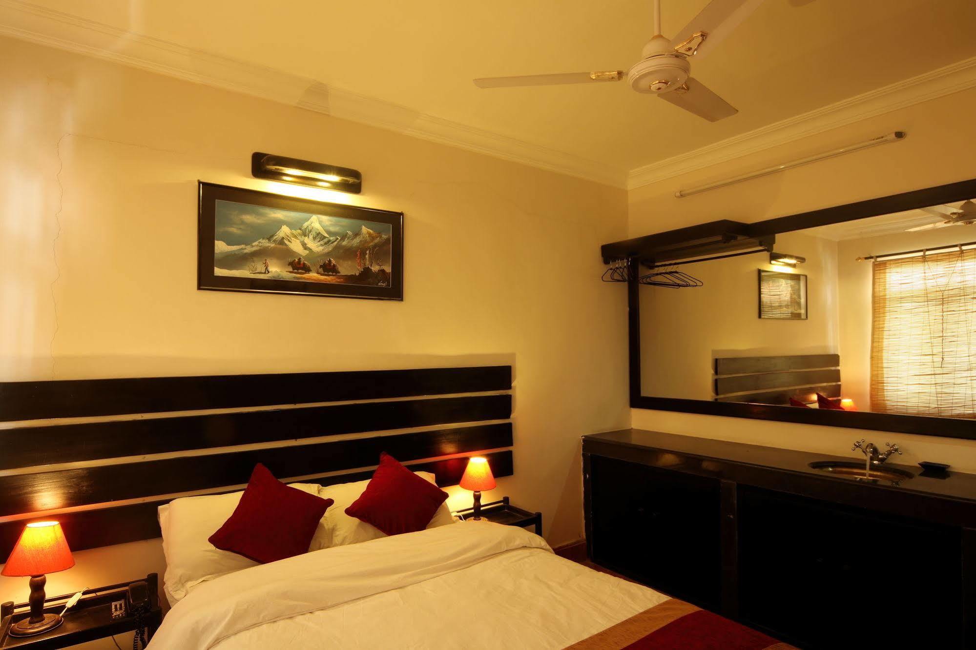 Hotel Thorong Peak Kathmandu Bagian luar foto