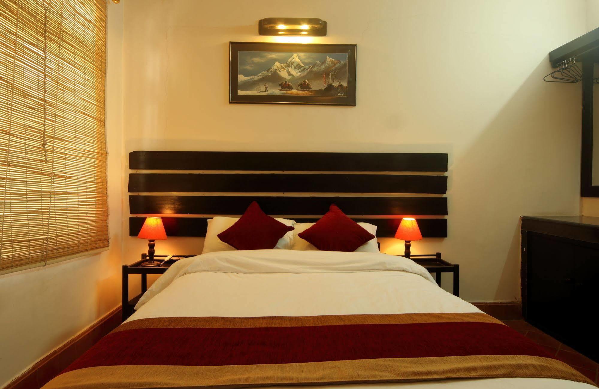 Hotel Thorong Peak Kathmandu Bagian luar foto